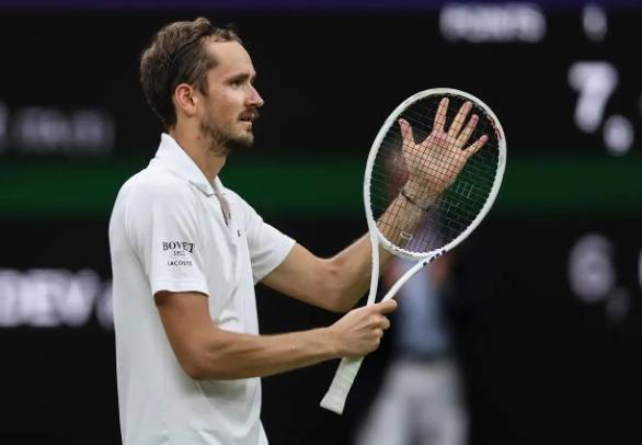 温网完胜美网，梅德韦杰夫点燃赛场