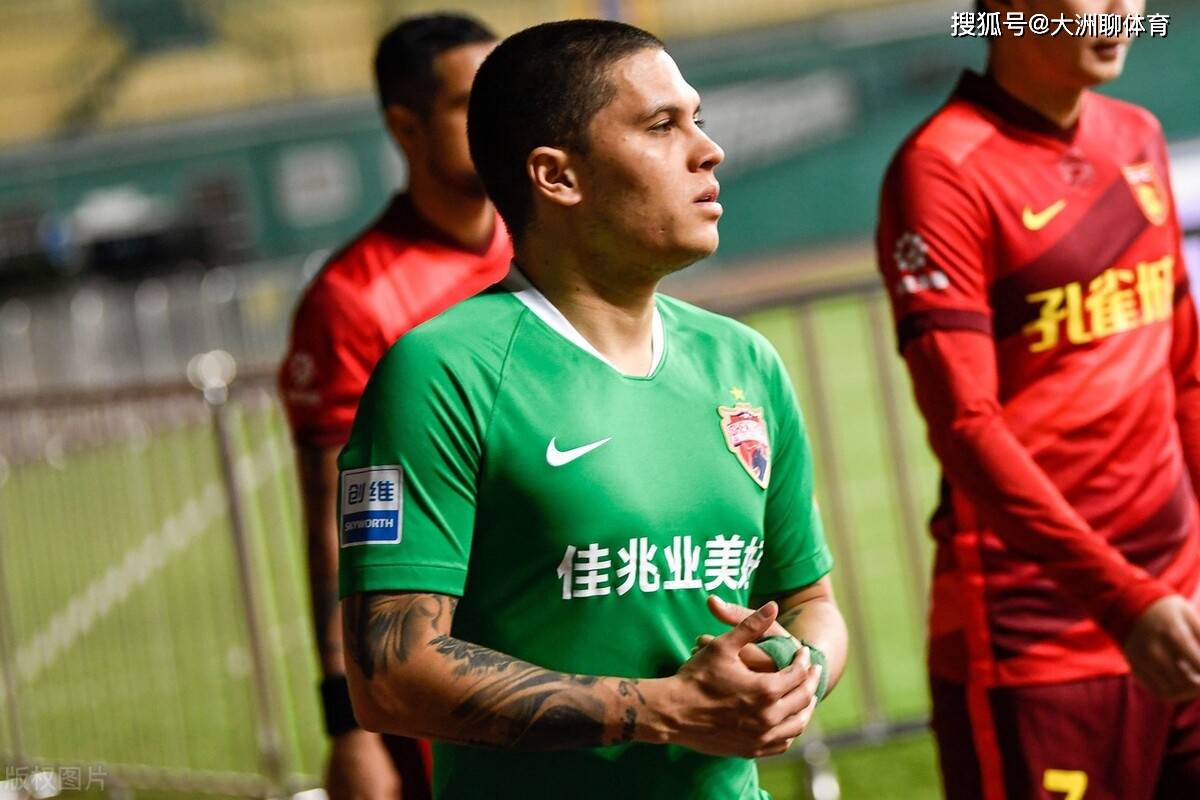 凯里亚尔艰难晋级，成功登顶亚冠小组头名