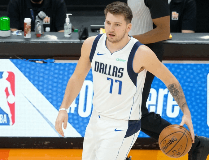 爵士主场告负：米切尔努力无果全场表现平平失利不甘心