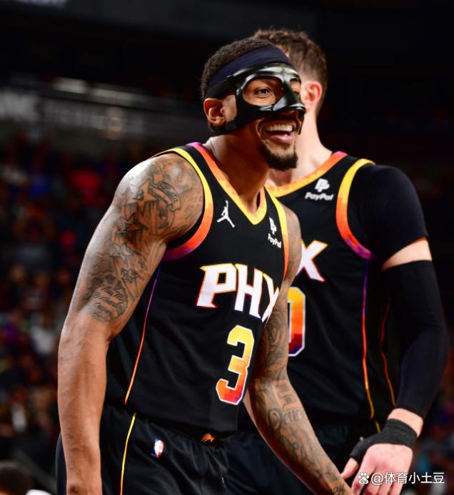 黄蜂鏖战雄鹿B队,布克高光表现 黄蜂鏖战雄鹿B队,布克高光表现