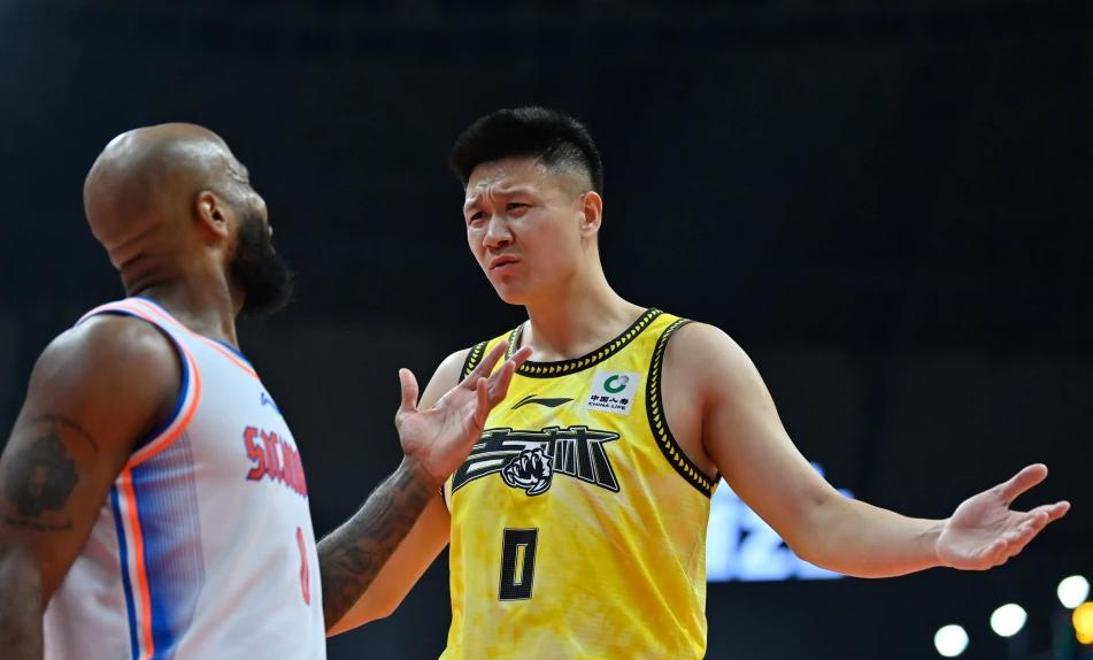 球员空虚无助,因CBA比赛停摆 球员空虚无助,因CBA比赛停摆