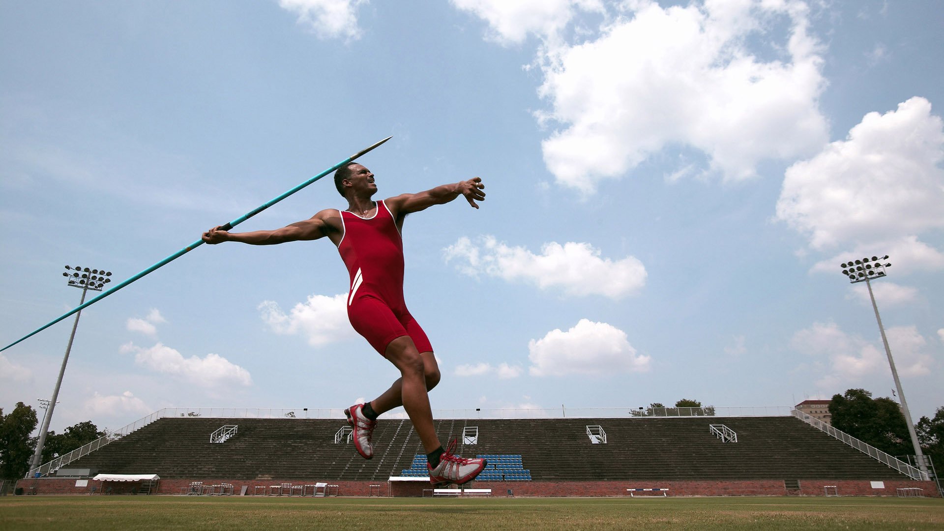 绿茵魔术师驶入F1赛道,德布劳内驾驶曼城,在模拟街道赛中粉碎巴西式足球哲学