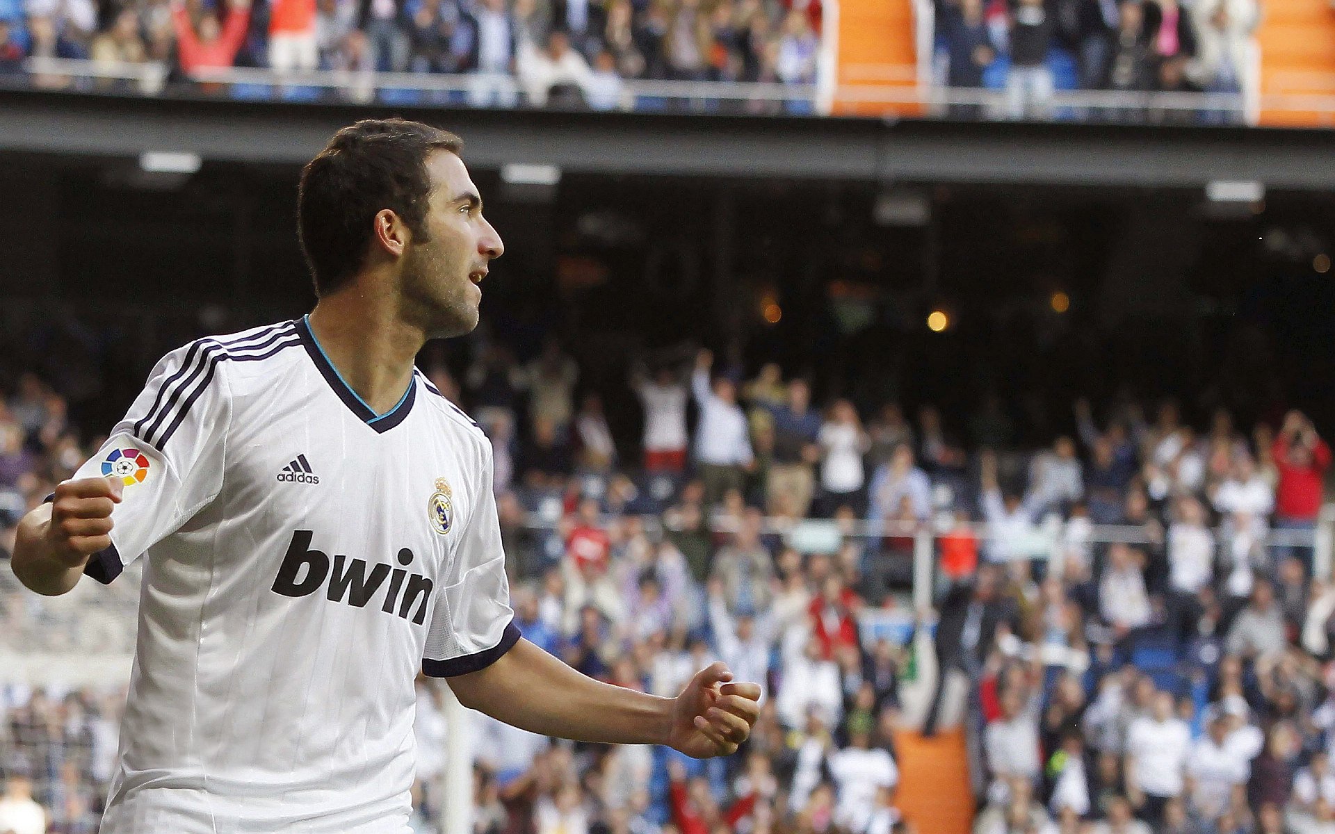 2026世界杯之夜，苏亚雷斯用牙齿与脚尖刻下的永恒独舞