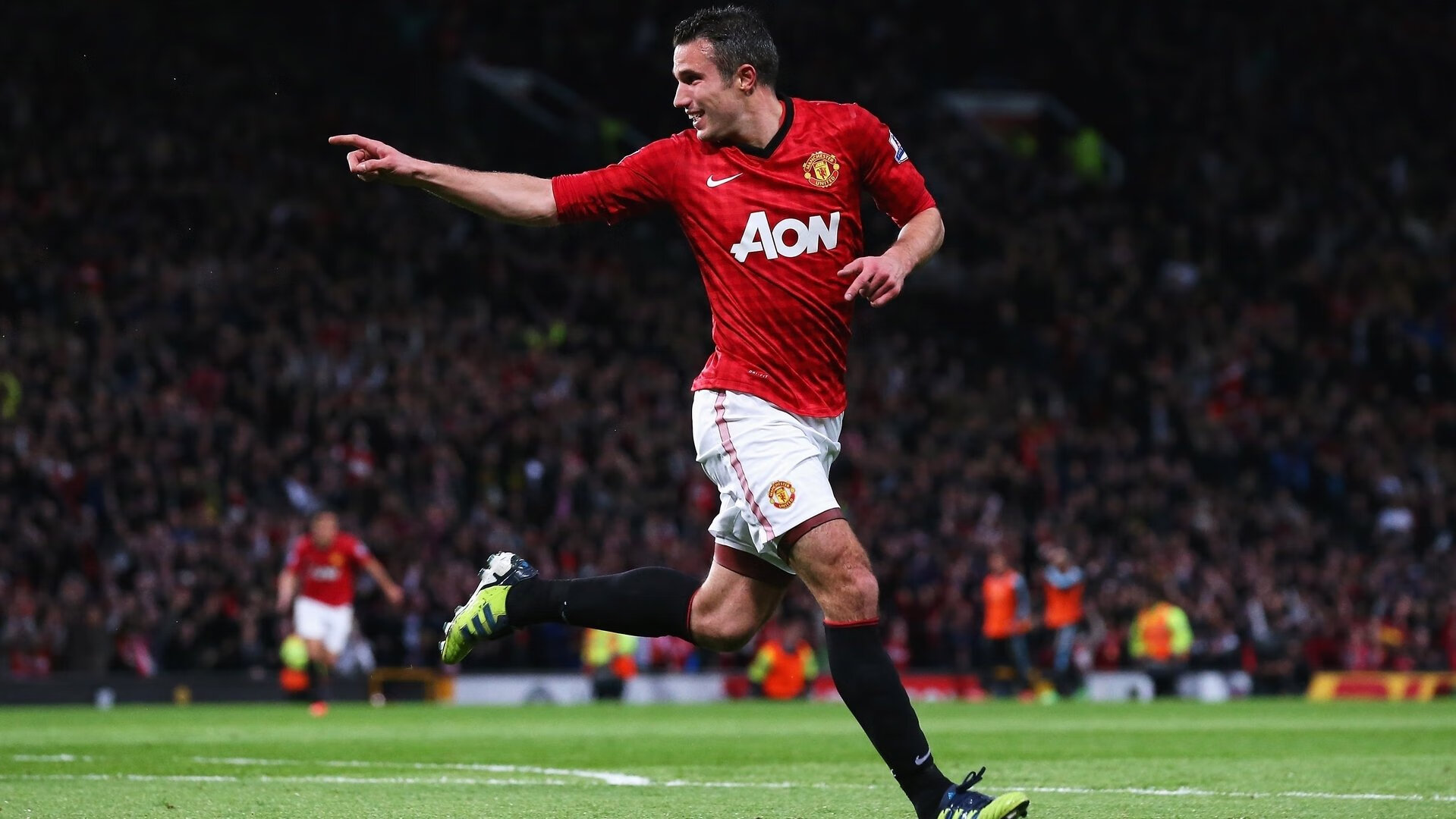 IM体育数据分析平台-从本泽马爆发到厄瓜多尔碾压，足球世界中的个体与集体力量